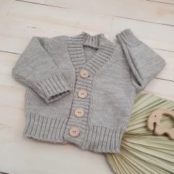Sweterek dziergany,rozpinany, chłopięcy na chrzest z guzikami 56-86 hazelnut