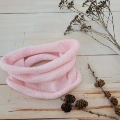 tuba dziergana, włóczkowa szalik-tuba różowa
