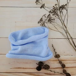 tuba dziergana, włóczkowa szalik-tuba niebieska