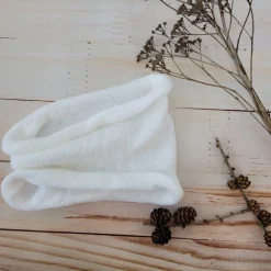 tuba dziergana włóczkowa szalik-tuba biała