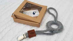 Unikalna sznurkowa zawieszka z kółkiem do smoczka szara ostatnie sztuki