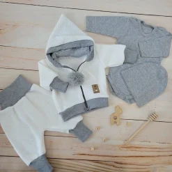 Włóczkowy 4 cz dres baggy niemowlęcy kolor biało-szary ostatnie sztuki 62, 68, 74, 86