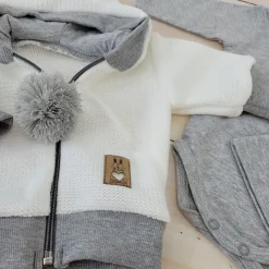 Włóczkowy 4 cz dres baggy niemowlęcy kolor biało-szary ostatnie sztuki 62, 68, 74, 86