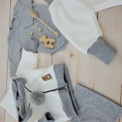 Włóczkowy 4 cz dres baggy niemowlęcy kolor biało-szary ostatnie sztuki 62, 68, 74, 86