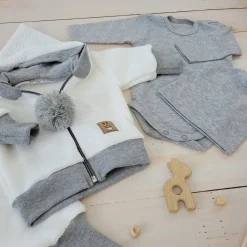 Włóczkowy 4 cz dres baggy niemowlęcy kolor biało-szary ostatnie sztuki 62, 68, 74, 86