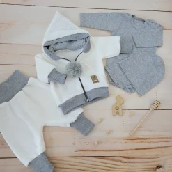 Włóczkowy 4 cz dres baggy niemowlęcy kolor biało-szary ostatnie sztuki 62, 68, 74, 86