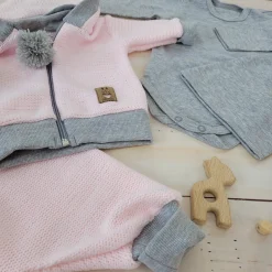 Włóczkowy 4 cz dres baggy niemowlęcy kolor różowo-szary ostatnie sztuki 56, 68, 74, 80, 86
