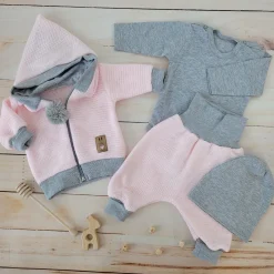 Włóczkowy 4 cz dres baggy niemowlęcy kolor różowo-szary ostatnie sztuki 56, 68, 74, 80, 86