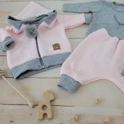 Włóczkowy 4 cz dres baggy niemowlęcy kolor różowo-szary ostatnie sztuki 56, 68, 74, 80, 86