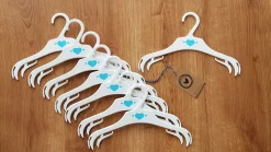 Wieszaki małe 28cm dziecięce niemowlęce 8sztuk biało-niebieskie