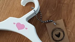 Wieszaki małe 28cm dziecięce niemowlęce 8sztuk biało-różowe