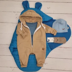 Wiosenna stylizacja kwietniowa dla chłopca radosny blues